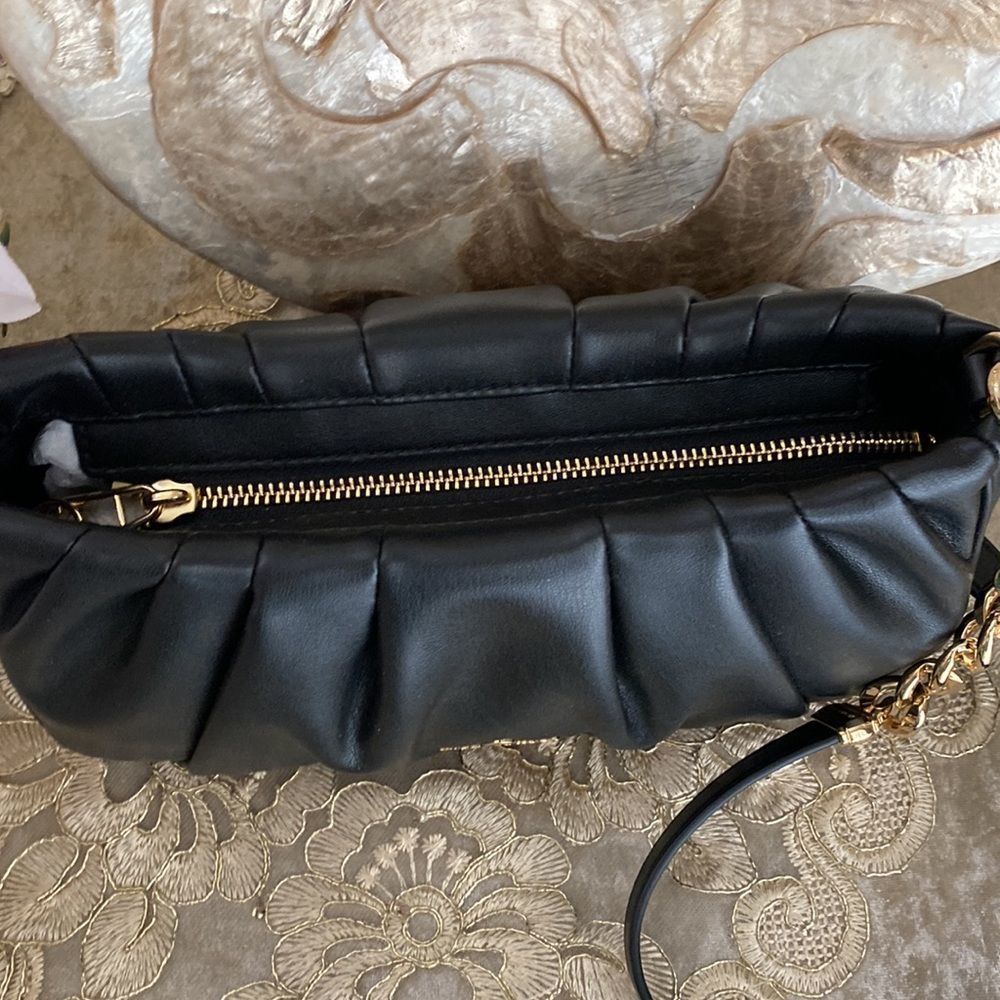 Michael Kors 🖤 crossbody - Picture 7 of 12